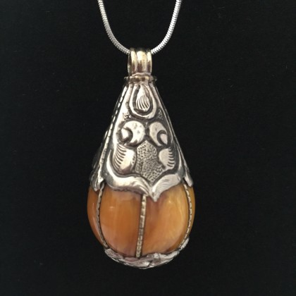 Antique amber oval shape pendent