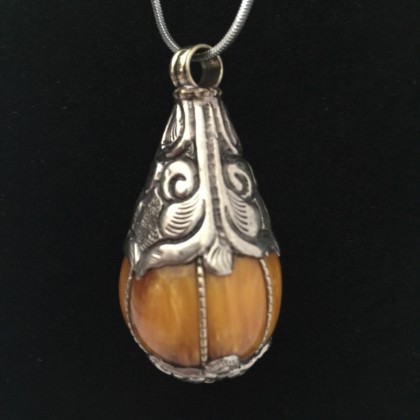 Antique amber oval shape pendent